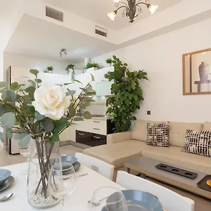 apartamento-trinidad-con-parking.hotelsinnerja.org/